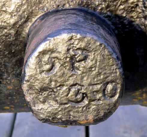 Fort Edward: East cannon, right-hand trunnion face