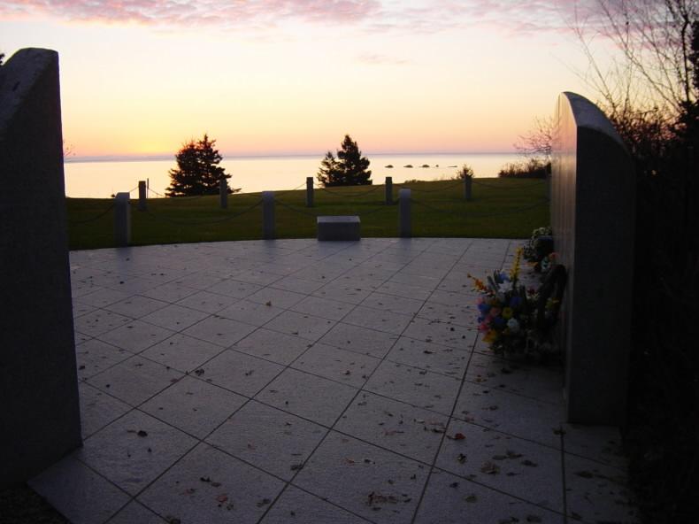 Swissair Flight 111 memorial, Bayswater: ten minutes before dawn