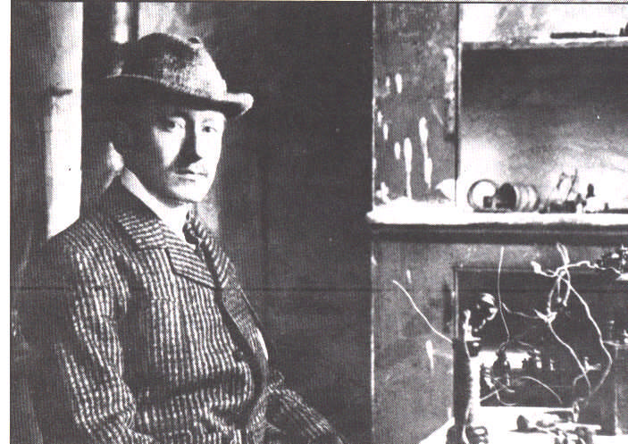 Marconi with his receiving apparatus on Signal Hill, St. John's, Dec. 1901