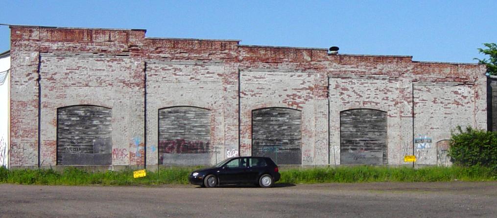 Nova Scotia: Kentville Roundhouse north wall, with automobile for scale